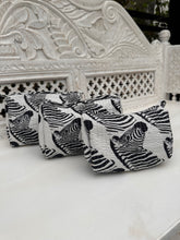 ZEBRA WASH BAG