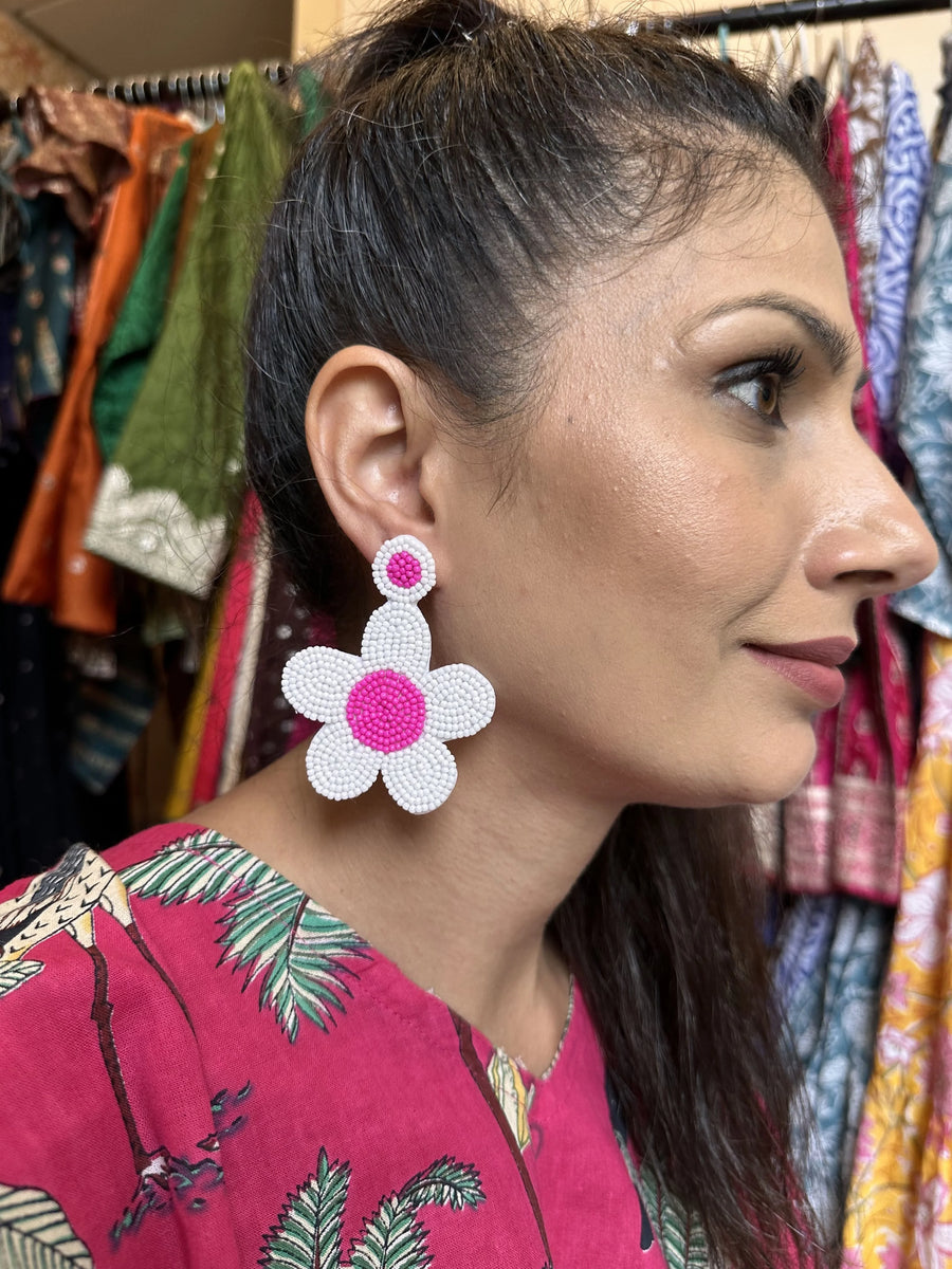 WHITE PINK FLOWER EARRINGS